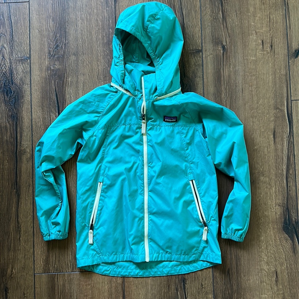 Girls Patagonia wind/rain jacket